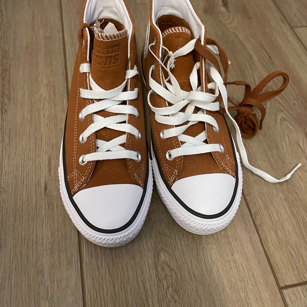 Get ready for the fall! Brand new women’s 7.5 high top chucks super cool color
